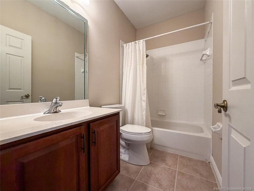 Size matters! Spacious 3,580 square foot under air pool home - photo 31