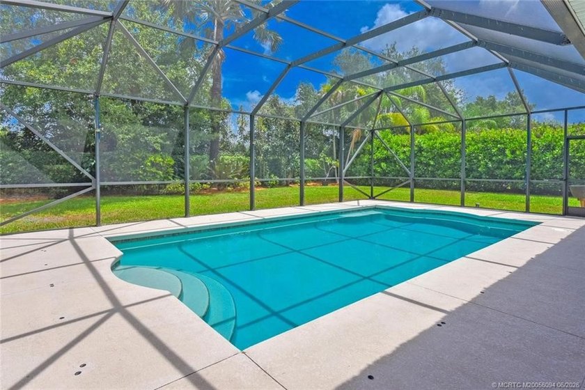 Size matters! Spacious 3,580 square foot under air pool home - photo 32