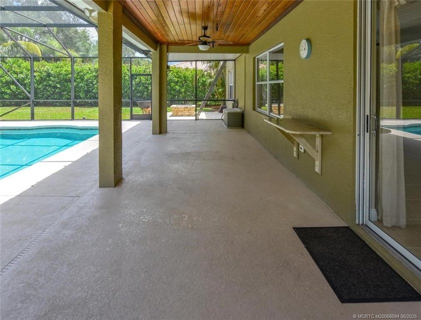 Size matters! Spacious 3,580 square foot under air pool home - photo 33