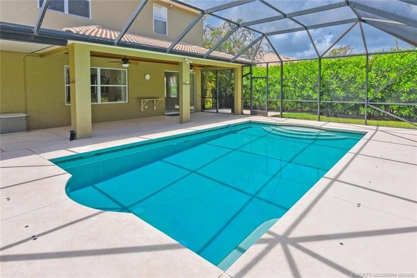 Size matters! Spacious 3,580 square foot under air pool home - photo 36