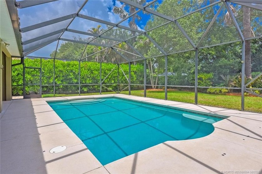 Size matters! Spacious 3,580 square foot under air pool home - photo 37