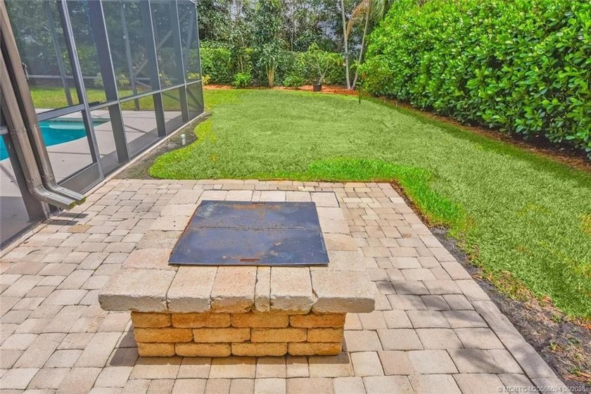 Size matters! Spacious 3,580 square foot under air pool home - photo 44