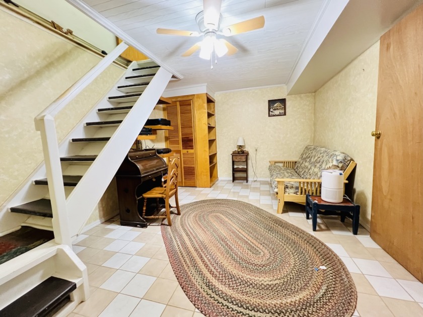 ATTENTION LAKE LOVERS - FAMILY COMPOUND OR  - 2 UNITS ON 1 SOLD - photo 28