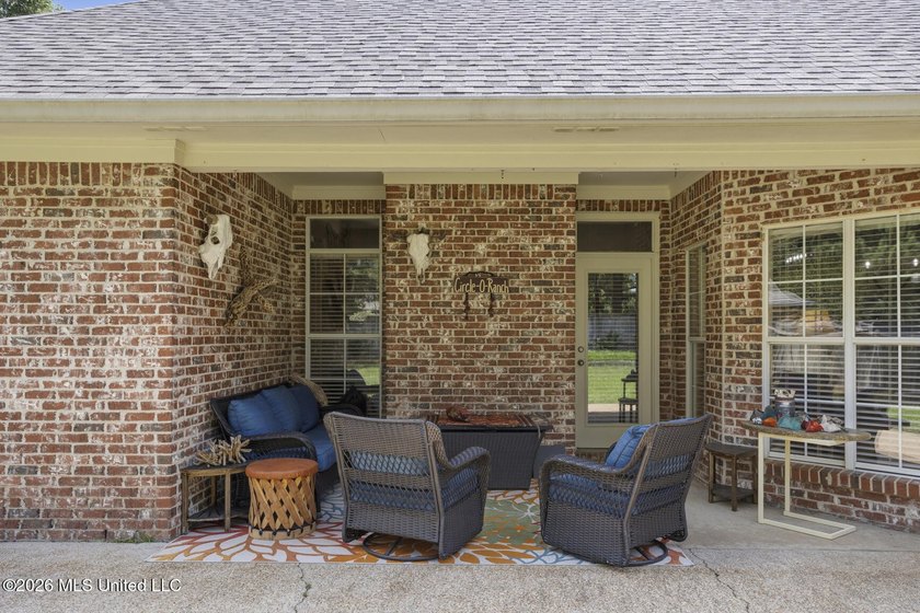 NEW ROOF -2026! An assumable VA loan may be available to - photo 33