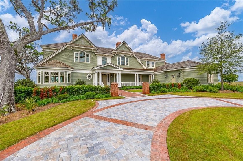 More than a residence, this is a lifestyle defined by elegance - photo 4