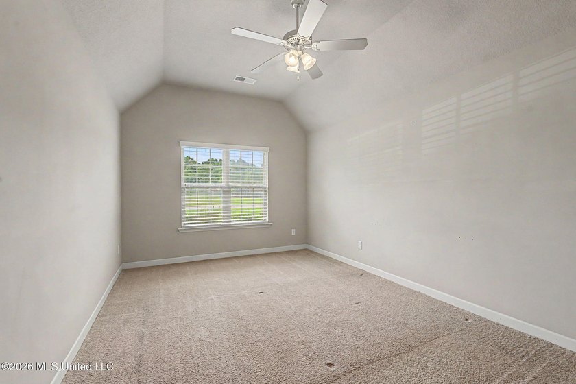 Welcome home to this well-maintained 3 bedroom, 2 bath split - photo 12