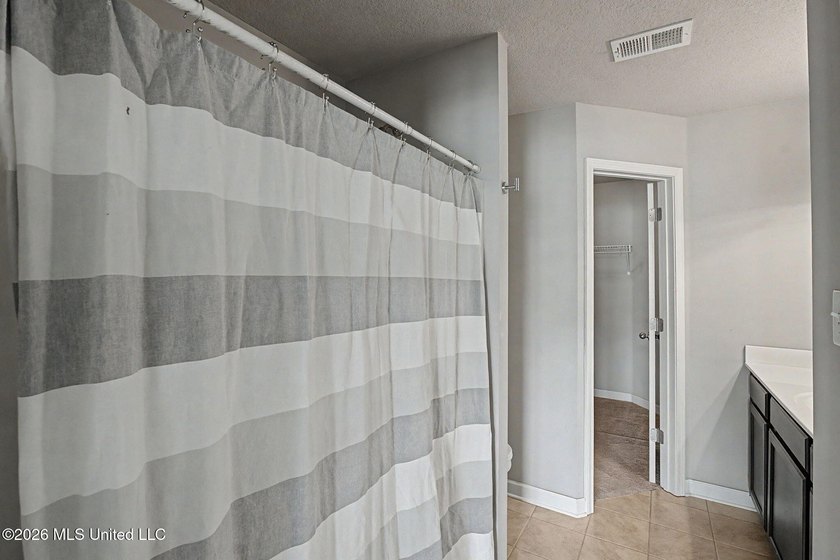 Welcome home to this well-maintained 3 bedroom, 2 bath split - photo 14