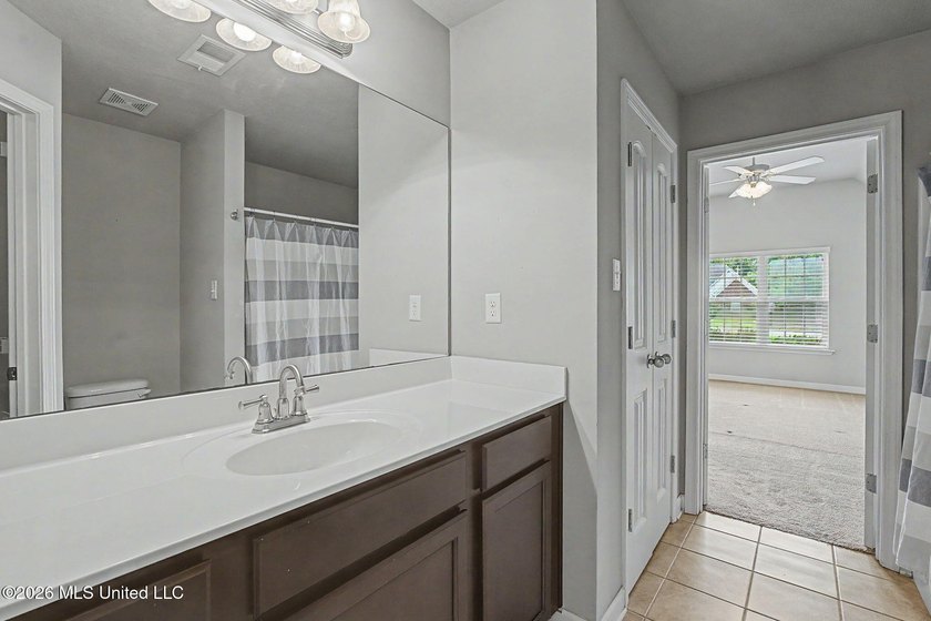 Welcome home to this well-maintained 3 bedroom, 2 bath split - photo 17