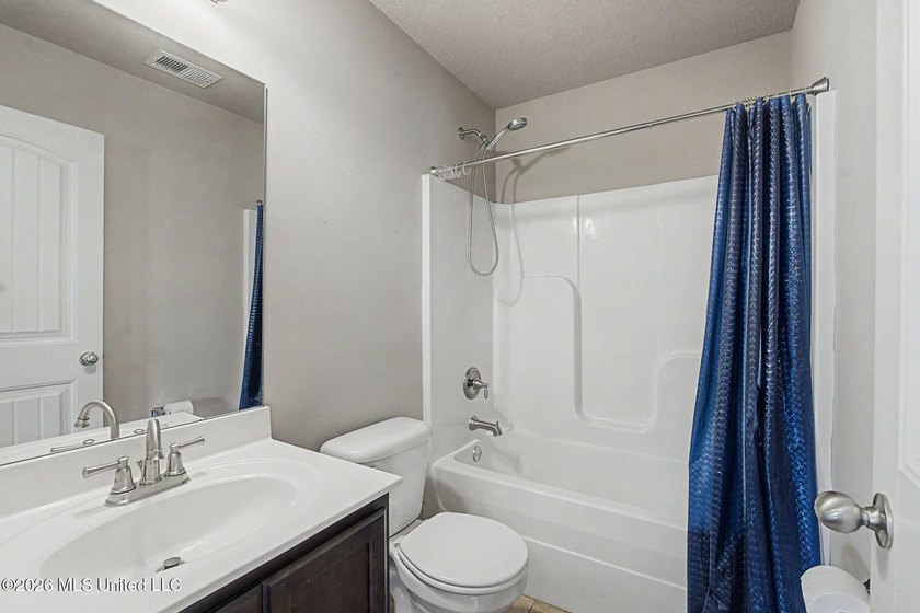 Welcome home to this well-maintained 3 bedroom, 2 bath split - photo 18
