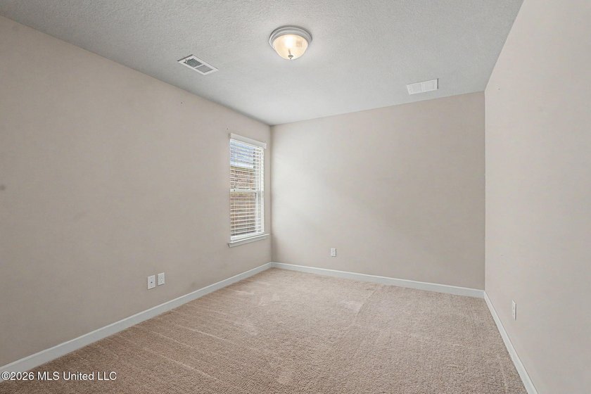 Welcome home to this well-maintained 3 bedroom, 2 bath split - photo 20