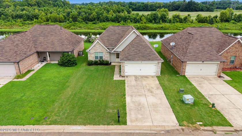 Welcome home to this well-maintained 3 bedroom, 2 bath split - photo 25