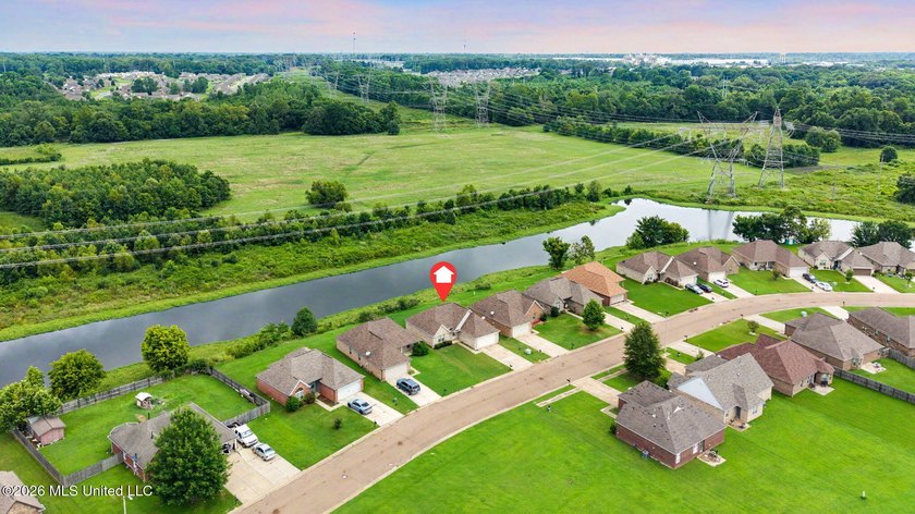 Welcome home to this well-maintained 3 bedroom, 2 bath split - photo 28
