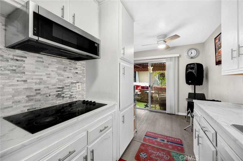 Welcome to this charming top floor 1 bedroom, 1 bath own your - photo 2