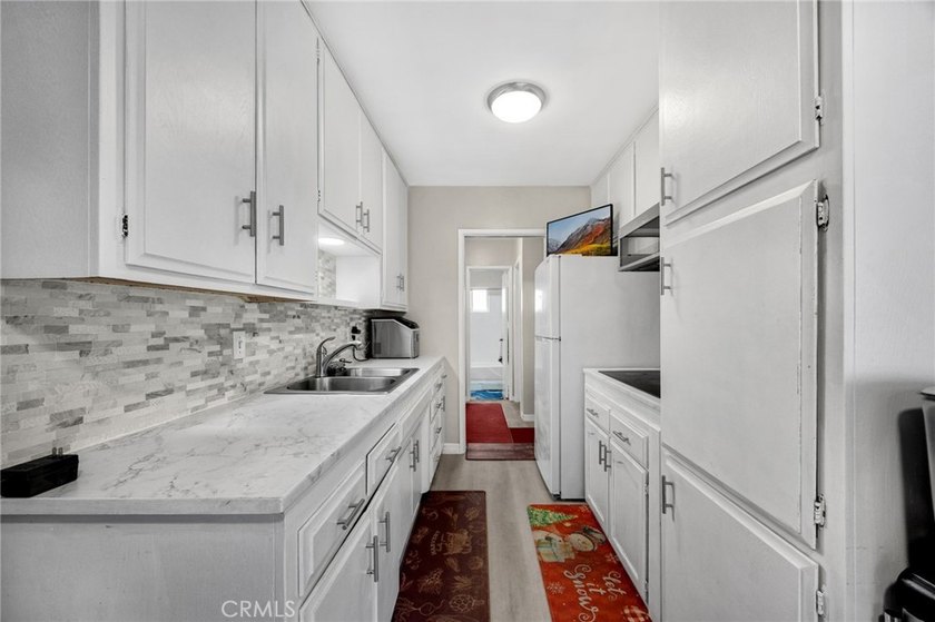 Welcome to this charming top floor 1 bedroom, 1 bath own your - photo 5