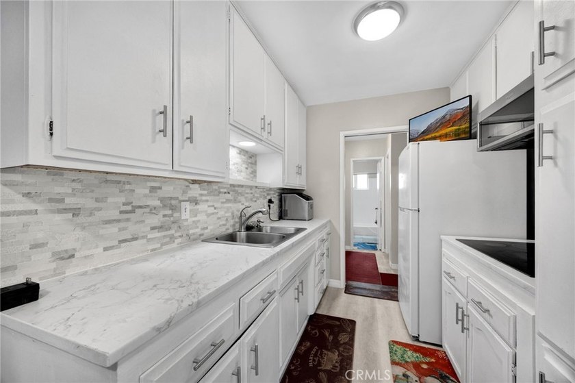 Welcome to this charming top floor 1 bedroom, 1 bath own your - photo 6