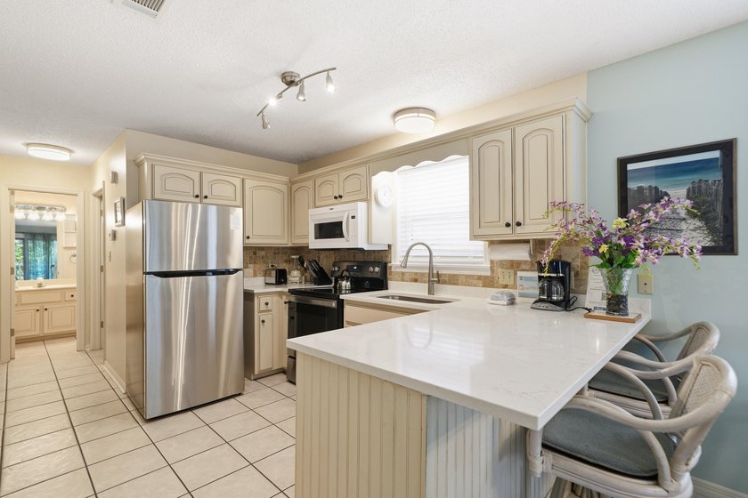 Amazing opportunity to own a 3-bedroom condo in the sought-after - photo 11