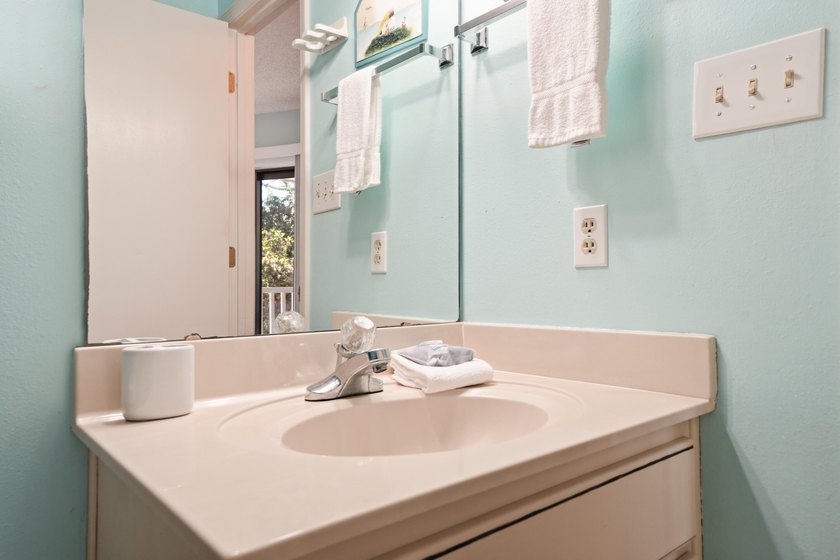 Amazing opportunity to own a 3-bedroom condo in the sought-after - photo 20