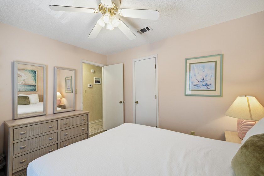 Amazing opportunity to own a 3-bedroom condo in the sought-after - photo 24