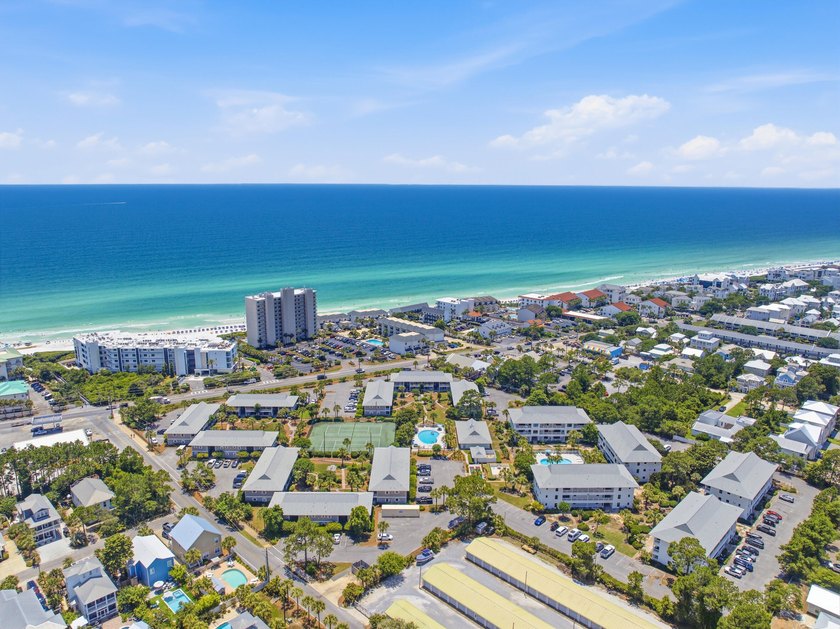Amazing opportunity to own a 3-bedroom condo in the sought-after - photo 48