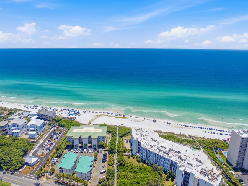 Amazing opportunity to own a 3-bedroom condo in the sought-after - photo 50