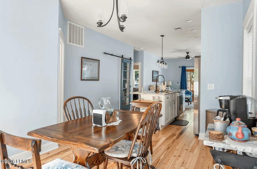 AMAZING Bungalow in the Beaufort Historic District / Northwest - photo 19