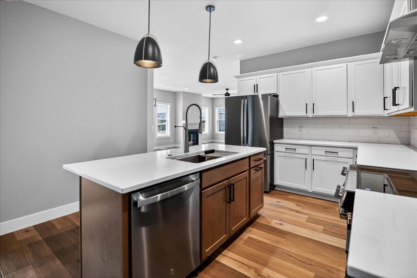 Moving-in ready! Brand New stunning Alterra Design Homes - photo 13