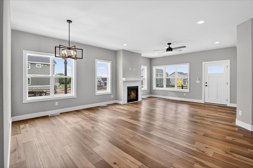 Moving-in ready! Brand New stunning Alterra Design Homes - photo 17