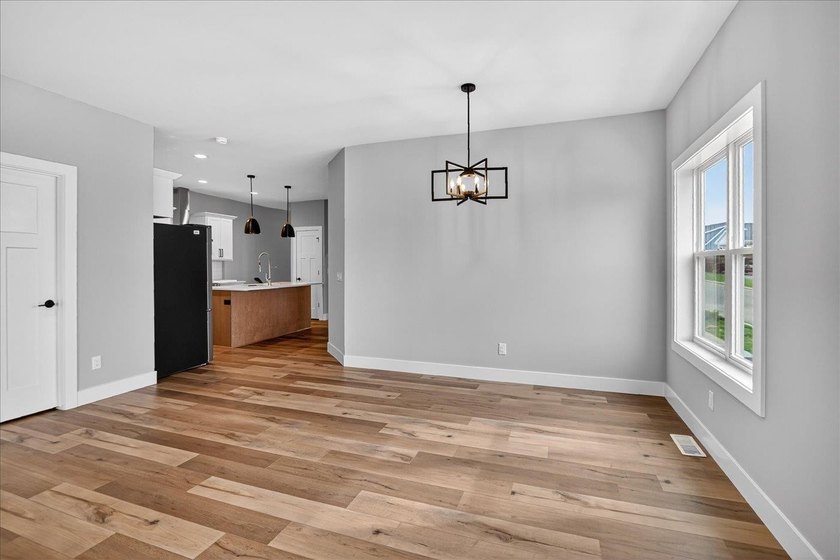 Moving-in ready! Brand New stunning Alterra Design Homes - photo 18