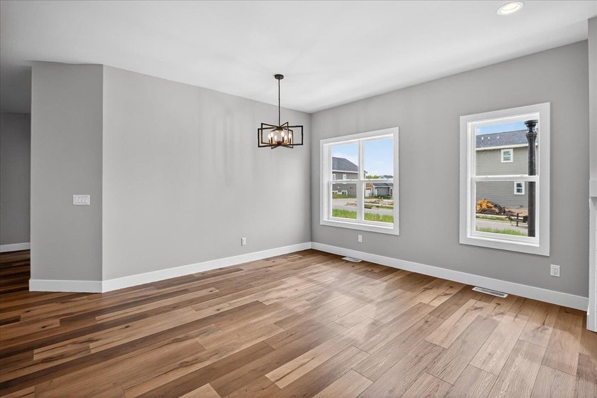 Moving-in ready! Brand New stunning Alterra Design Homes - photo 19