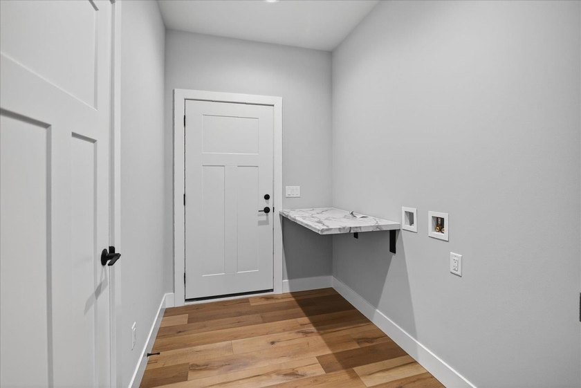 Moving-in ready! Brand New stunning Alterra Design Homes - photo 20