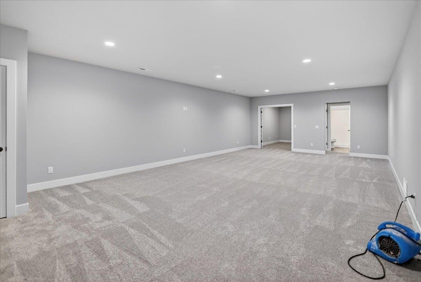 Moving-in ready! Brand New stunning Alterra Design Homes - photo 29