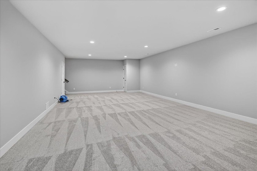 Moving-in ready! Brand New stunning Alterra Design Homes - photo 34
