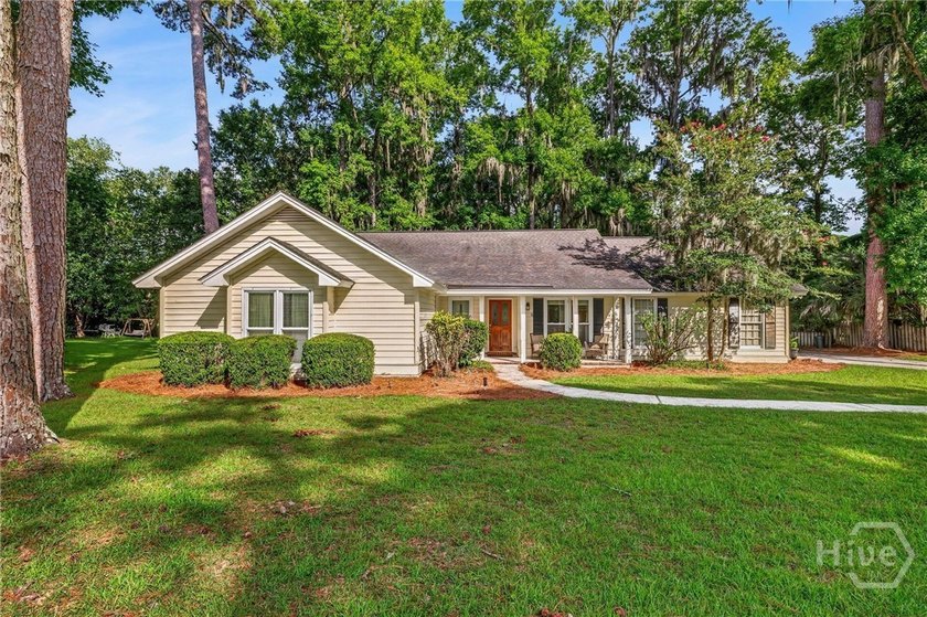 Welcome home to this lovely 4-bedroom, 2-bath residence in the - photo 5