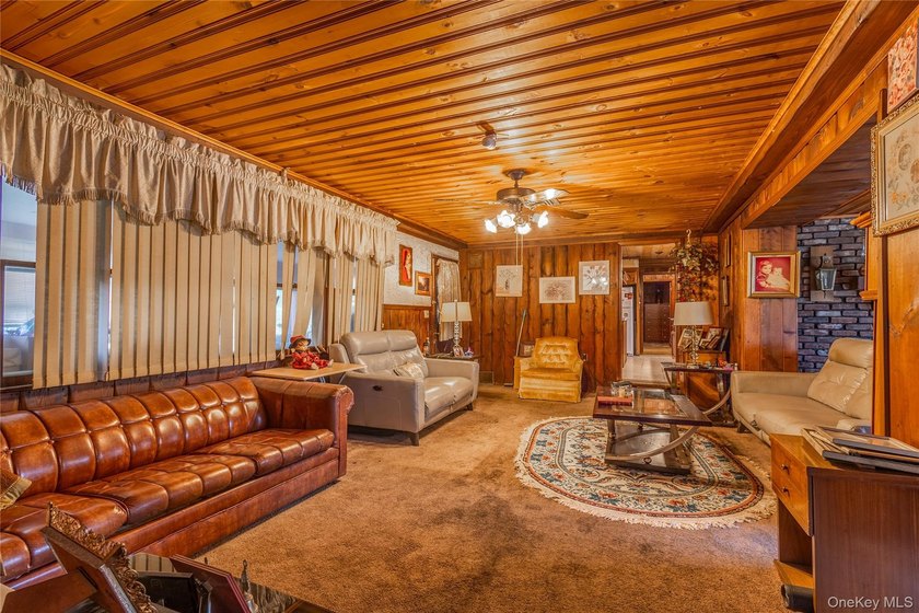 This expansive farm ranch style home features two separate - photo 3