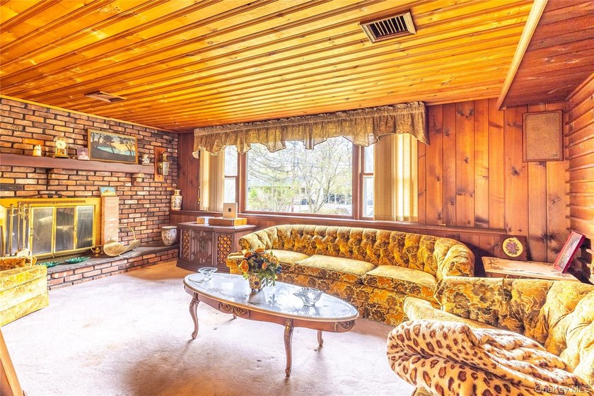 This expansive farm ranch style home features two separate - photo 4