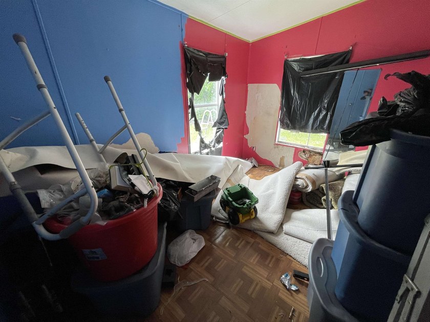A Fixer Upper with lots of Potiential!! An ideal situation for - photo 14