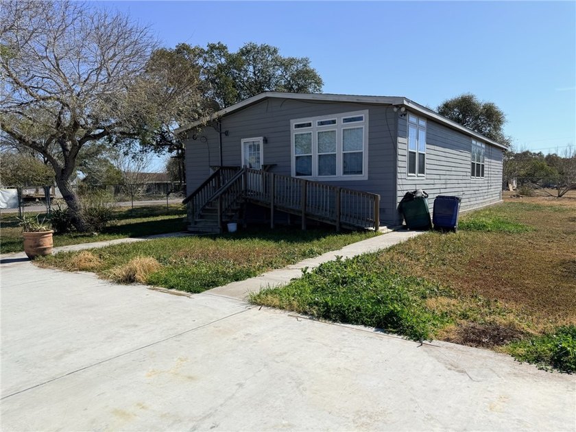 Charming 3-bedroom, 2-bath modular home on nearly a half-acre in - photo 15