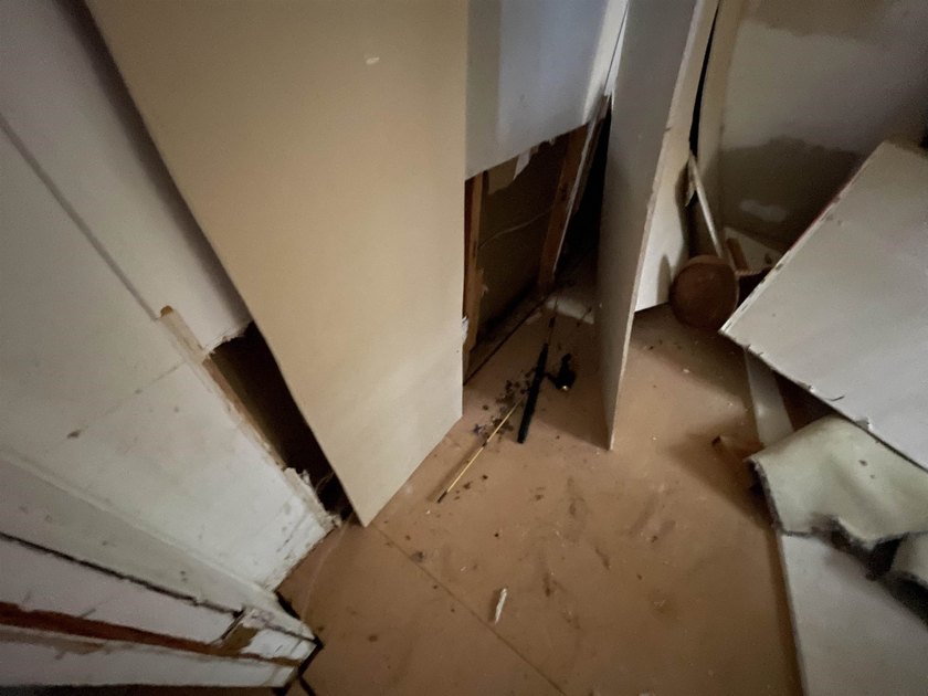 A Fixer Upper with lots of Potiential!! An ideal situation for - photo 25