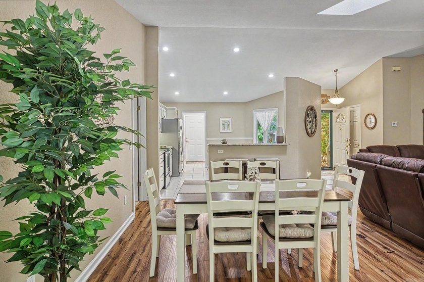 Great find in the Balboa area! Cozy 3 bedroom, 2 bath home on a - photo 11