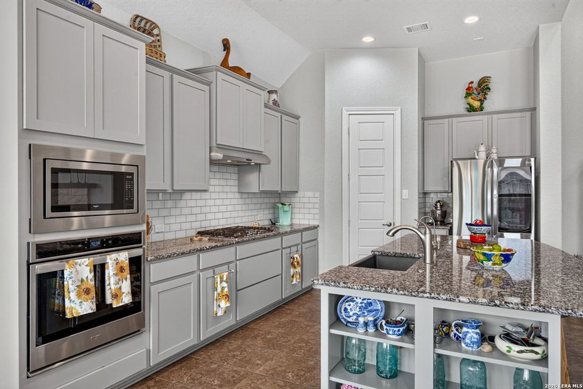 Luxury Stone Oak Home with Pool, City Views, Dual Primary Suites - photo 11