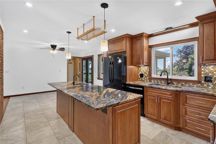 It's rare to find a home that offers this much versatility - photo 12