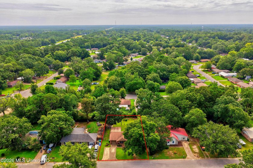 This charming all-brick 4-bedroom, 2-bath home has been lovingly - photo 28