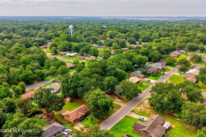 This charming all-brick 4-bedroom, 2-bath home has been lovingly - photo 32