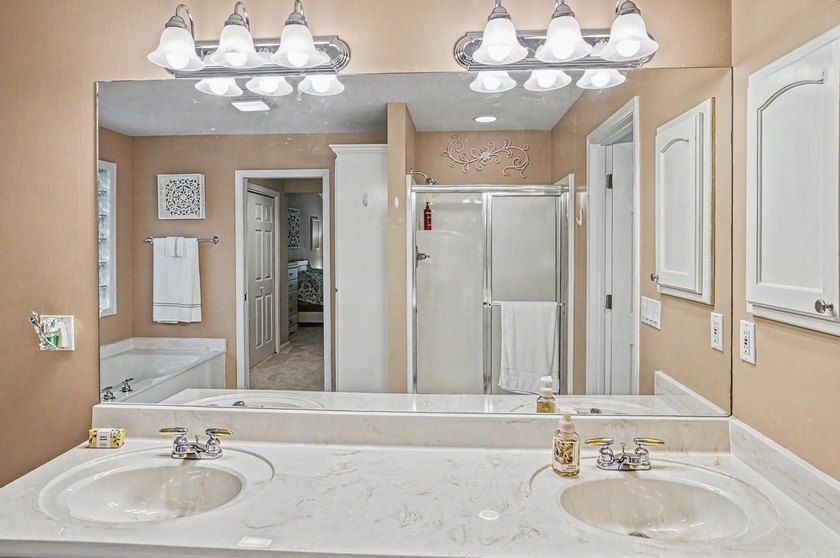 Great find in the Balboa area! Cozy 3 bedroom, 2 bath home on a - photo 33