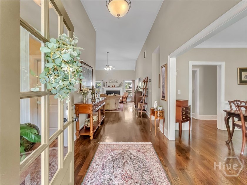 Nestled on a sprawling 1.13-acre lot in the desirable Thornwood - photo 4
