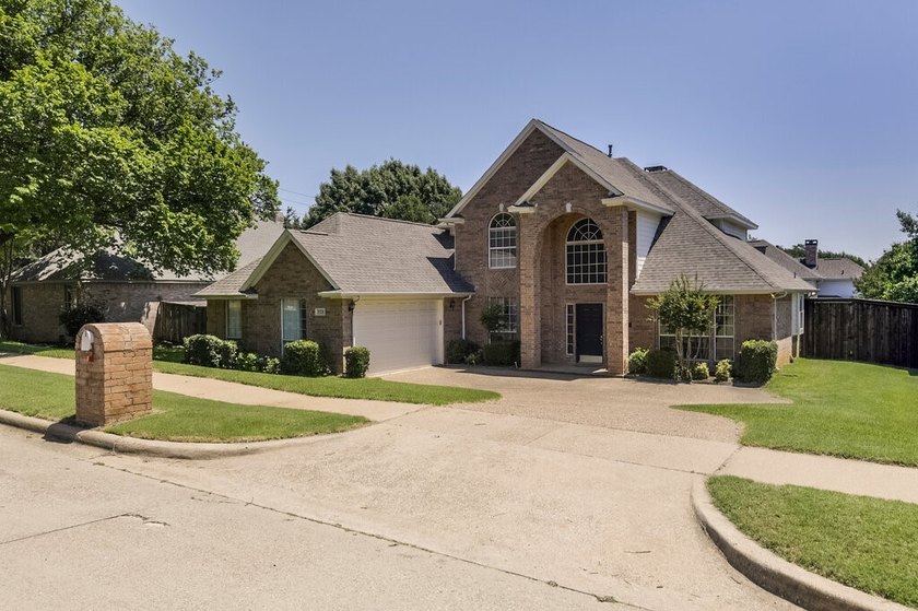Welcome to this thoughtfully designed custom home in highly - photo 2