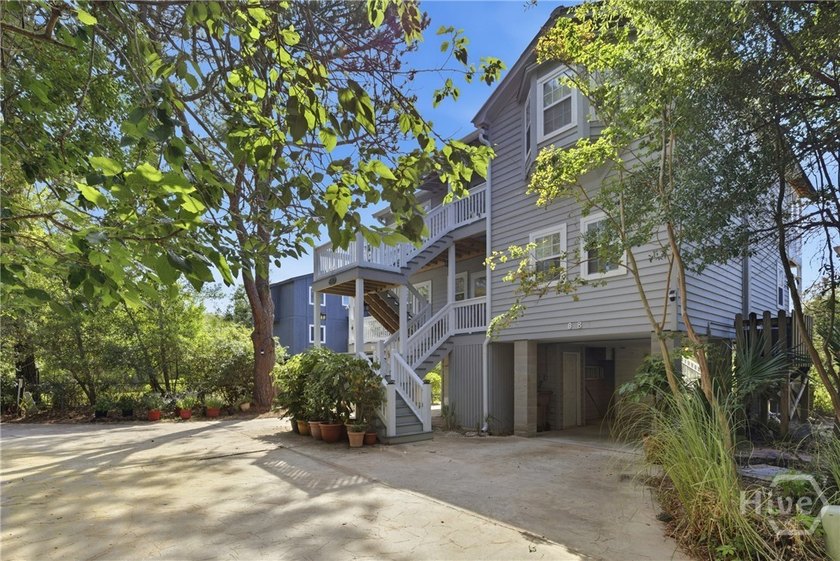 Located on the banks of Chimney Creek this fabulous property is - photo 3