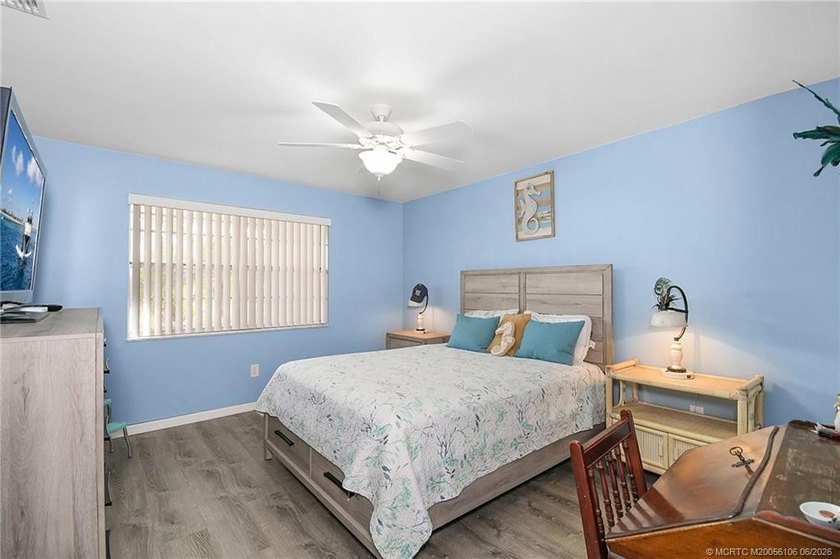Beautiful, updated FIRST FLOOR, 1 Bed/1 Bath, 699 Sq Ft condo - photo 12