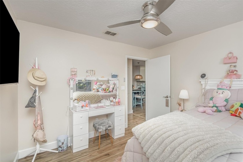 Welcome to this inviting and well-cared-for first-floor condo - photo 13