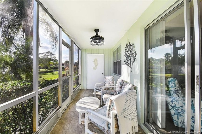 Beautiful, updated FIRST FLOOR, 1 Bed/1 Bath, 699 Sq Ft condo - photo 16